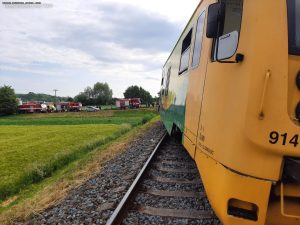Nehoda vlaku a nákladního auta na přejezdu u Dobrotic. Foto: Správa železnic