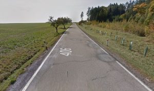 Silnice II/406 mezi Dačicemi a Slavonicemi. Pramen: Google Street View