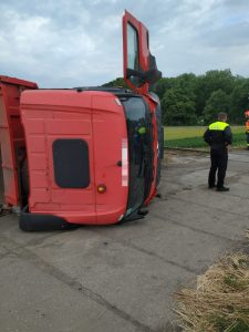 Nehoda vlaku a nákladního auta na přejezdu u Dobrotic. Foto: HZS Zlínského kraje