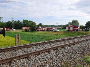 Nehoda vlaku a nákladního auta na přejezdu u Dobrotic. Foto: Správa železnic