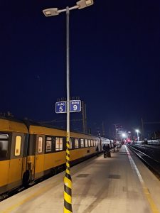 Neosvětlené nástupiště v Brně. Foto: Aleš Petrovský