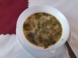 Pórková polévka z letního menu JLV