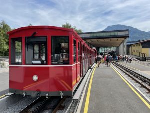 Dolní stanice SchafbergBahn má od letošního dubna novou velkoryse pojatou budovu. Autor: Zdopravy.cz/Jan Šindelář