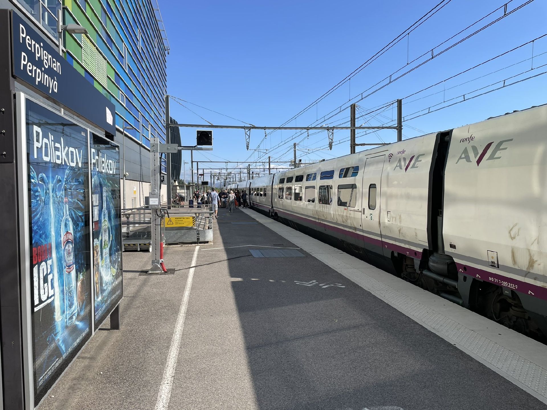 Vysokorychlostní jednotka Renfe AVE 100 v Perpignanu. Foto: Renfe