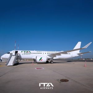 Airbus A220 ve speciálním bílém zbarvení ITA Airways.
Zdroj: ITA Airways