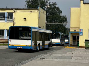 Odjezd darovaných autobusů z Ostravy na Ukrajinu.
Zdroj: DPO