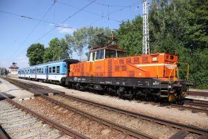 Trať Tábor - Bechyně a testovací vlak: lokomotiva 113 s vozy Btn (srpen 2023). Pramen: České dráhy