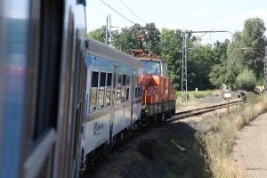 Trať Tábor - Bechyně a testovací vlak: lokomotiva 113 s vozy Btn (srpen 2023). Pramen: České dráhy