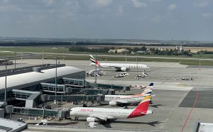 Letiště Praha, prst C. Letadla Smartwings, Iberia, Emirates. Autor: Zdopravy.cz/Jan Šindelář