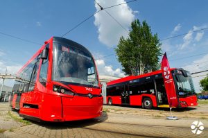 Nová tramvaj Škoda ForCity Plus 29T a trolejbus Škoda 27Tr pro Bratislavu. Foto: Dopravný podnik Bratislava