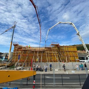Betonáž první opěry nového Dvoreckého mostu. Foto: Metrostav TGB
