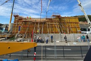 Betonáž první opěry nového Dvoreckého mostu. Foto: Metrostav TGB