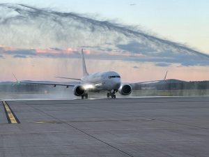 Boeing 737 MAX 8 společnosti Smartwings jako první velké letadlo v Českých Budějovicích. Foto: Jan Šindelář / Zdopravy.cz