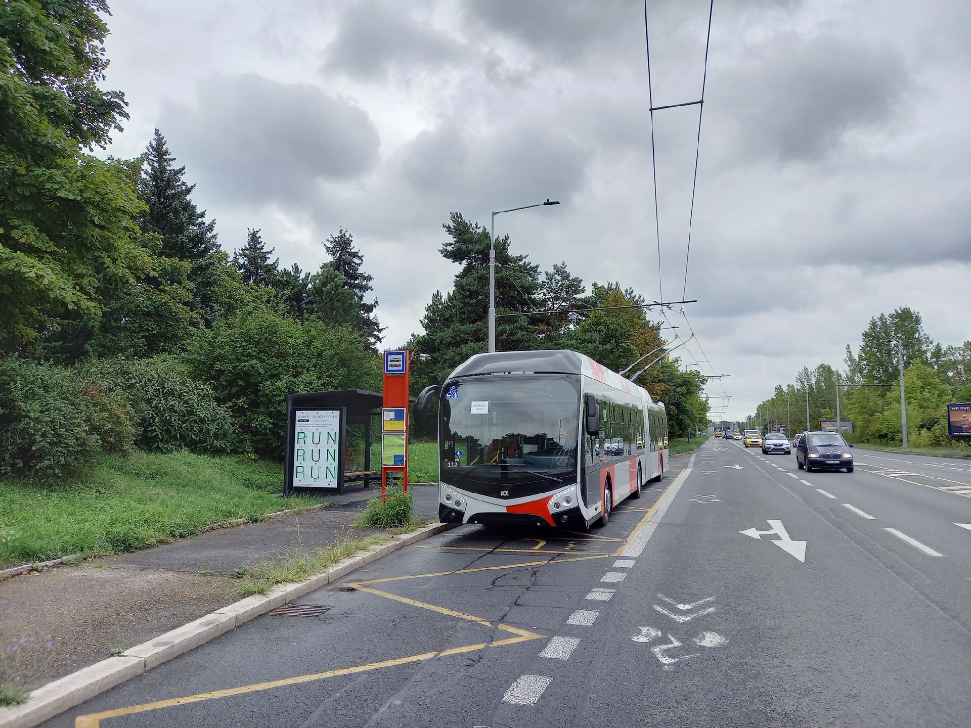 První jízda trolejbusů SOR TNS 18 na trati do Čakovic. Foto: DPP