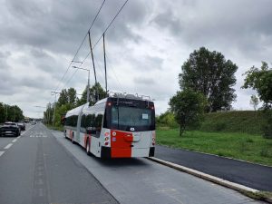 První jízda trolejbusů SOR TNS 18 na trati do Čakovic. Foto: DPP