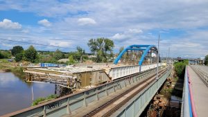 Finální výsun nového mostu přes Labe v Pardubicích. Foto: Skanska