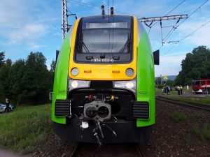 Srážka vlaku a nákladního auta na přejezdu v Děčíně. Foto: HZS Ústeckého kraje