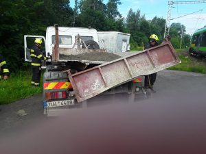 Srážka vlaku a nákladního auta na přejezdu v Děčíně. Ilustrační Foto: HZS Ústeckého kraje