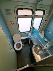  Toalety v lůžkovém voze. Foto: Aleš Petrovský
