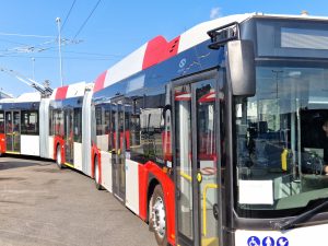 Plzeňská Škoda Group ukázala první tříčlánkový trolejbus Škoda Solaris 24m pro Prahu. Foto: Zdopravy.cz, Jan Nevyhoštěný