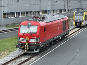 Hybridní Vectron v barvách Deutsche Bahn. Autor: Zdopravy.cz/Jan Šindelář