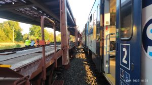 Srážka osobního a nákladního vlaku ve výhybně Bezděčín. Foto: Drážní inspekce