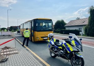 Odstavený autobus Policií České republiky kvůli propadlé prohlídce a stavu brzd. Foto: PČR