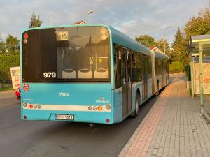 Autobus Solaris Urbino 18 v barvách DPO v Liberci na zastávce Plátenická. Foto: Jan Sůra / Zdopravy.cz