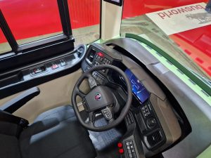 Přístrojová deska autobusu Scania.