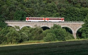 obronivský viadukt se nachází na trase Zvolen - Dudince - Štúrovo, která také patřila mezi letní linky ZSSK.
Zdroj: ZSSK