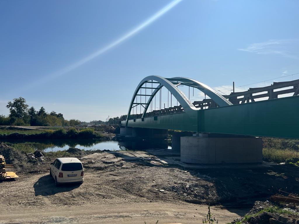 Práce na novém přeshraničním mostě přes řeku Moravu mezi Lanžhotem a Kúty. Foto: Správa železnic