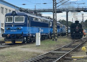 První lokomotivy 242 (Plecháč) v barvách ČD Cargo. Autor: Zdopravy.cz/Jan Šindelář