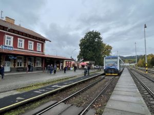 Nádraží Sušice, motorový vůz Stadler RS1 společnosti GW Train. Autor: Zdopravy.cz/Jan Šindelář