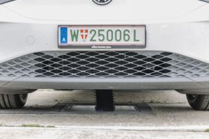 Elektrické vozy vídeňské taxislužby se nově dobíjejí ze speciální desky. Autor: Město Vídeň/Nicole Viktorik