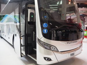 Zájezdový autobus čínské značky Yutong překvapil atraktivním designem. Foto: Zdopravy.cz, Jan Nevyhoštěný
