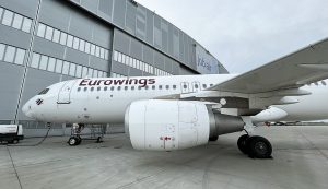 Airbus společnosti Eurowings před hangárem JOB AIR Technic v Ostravě. Zdroj: JOB AIR Technic