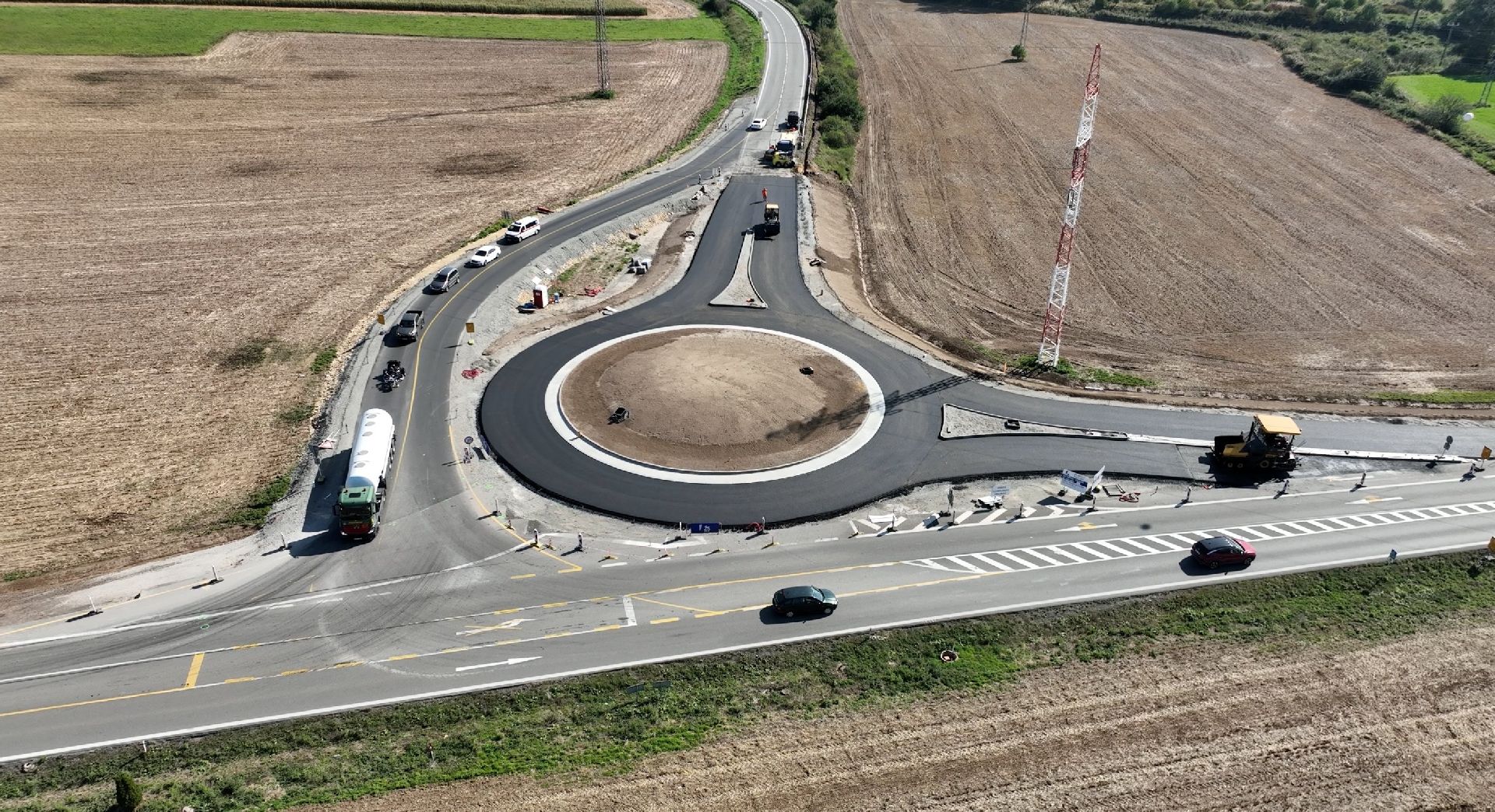 Výstavba okružní křižovatky u Sebranic na silnici I/43. Foto: ŘSD