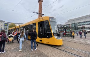 Tramvaj Stadler TINA v Darmstadtu. Foto: HEAGO Mobil