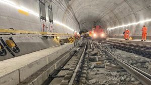 Opravy Gotthardského úpatního tunelu. Foto: SBB