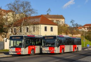 Autobusy Iveco Crossway LE 14,5m, linka 413 Litoměřice - Praha. Pramen: IDSK