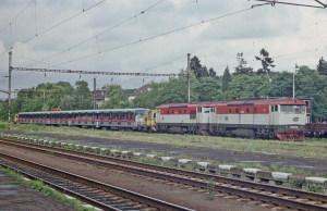 Příjezd první soupravy M1 na nádraží Praha-Krč – 8. 7. 1998. Zdroj: archiv DPP