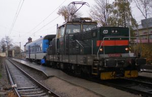 Lokomotiva 113 s vozem Btn na trati Tábor - Bechyně. Pramen: České dráhy