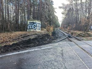 Poškozená trať u přejezdu u Suchdola nad Lužnicí. Pramen: Policie ČR