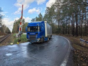 Vyproštěný kamion po nehodě u přejezdu u Suchdola nad Lužnicí. Pramen: Policie ČR