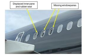 Vypadnuté okno u A321LR Titan Airways. Foto: AAIB