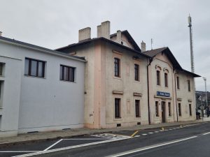 Původní nádražní budova v Radotíně. Foto: Zdopravy.cz, Jan Nevyhoštěný
