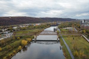 Vizualizace přesunu konstrukce Výtoňského mostu do nové lokality. Zdroj: SŽ