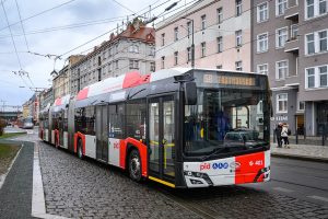 Trolejbus Škoda Solaris 24m ve zkušebním provozu s cestujícími v Praze. Foto: DPP – Petr Hejna.