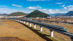 Čínská horská železnice z města Li-ťiang v provincii Jün-nan do vysokohorského města Šangri-La. Foto: Xinhua