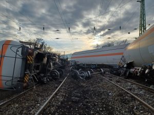 Vykolejení nákladního vlaku v Maďarsku. Foto: MÁVINFORM